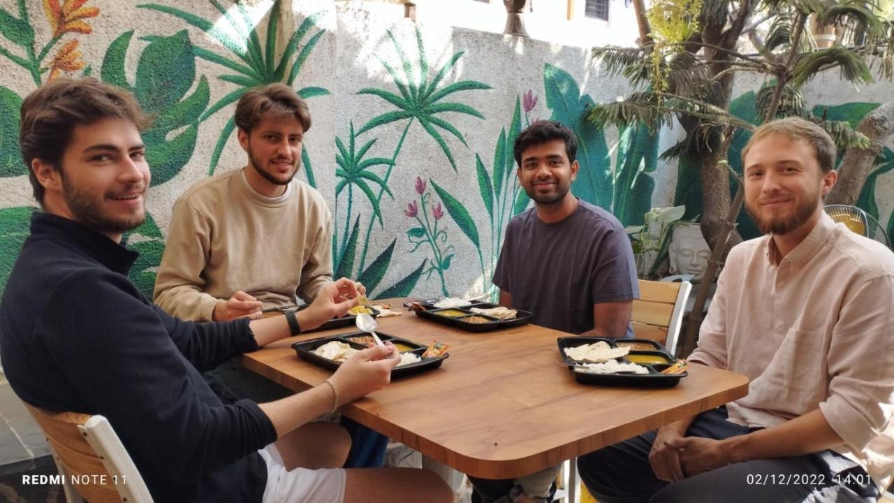 Coliwo Un - Viman Nagar Vandrarhem Pune Exteriör bild