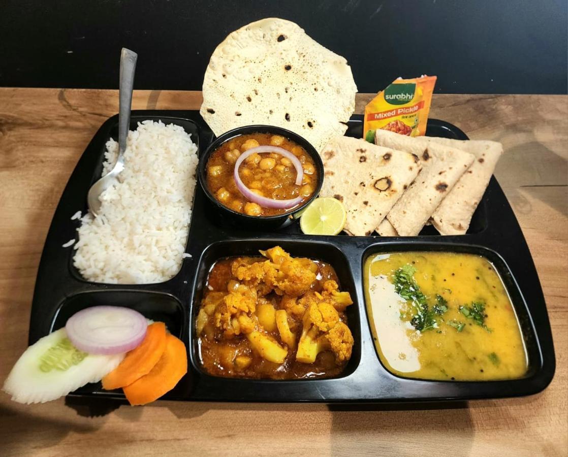 Coliwo Un - Viman Nagar Vandrarhem Pune Exteriör bild